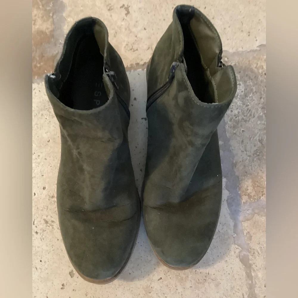 Espirt green suede side zip booties-SZ 7.5 H4